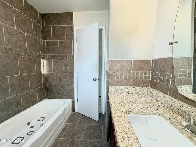 Building Photo - 5208 La Taste Ave