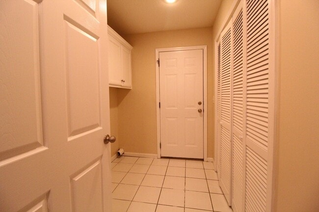 Building Photo - 1 Bedroom 1 Bath Duplex in Navy Hill Area ...