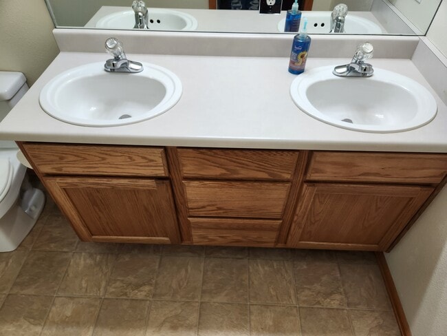 Building Photo - 4965 Universal Heights