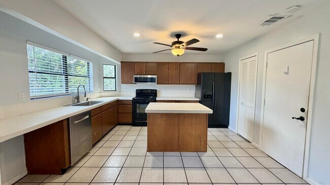 Building Photo - 6048 Garrett St