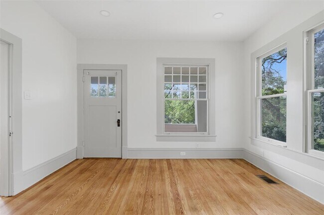 Building Photo - 608 Harthan St