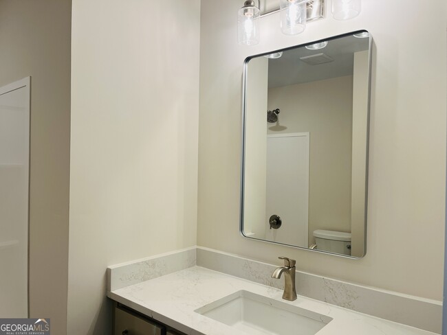 Building Photo - 102 Gardenia Ln