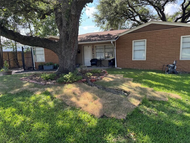 Building Photo - 6944 Burgess St