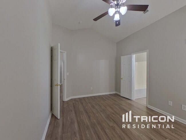Building Photo - 1300 Crandon Dr