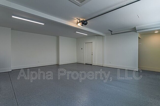 Building Photo - 40 Claussen Ave
