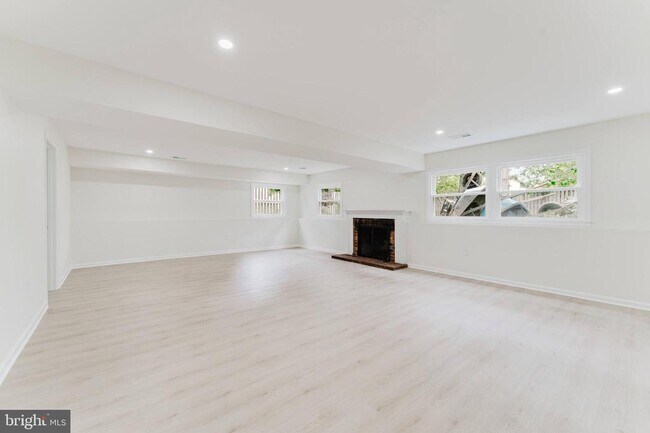 Building Photo - 7107 Sontag Way