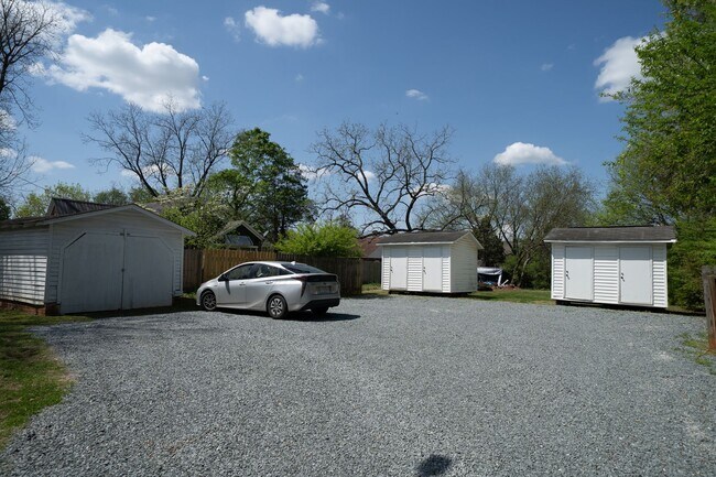 Building Photo - $250 Mo Off Special - Historic area - China Grove- 1 bed,1bath Unit