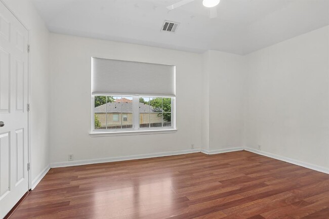 Building Photo - 14621 Lantern Dr