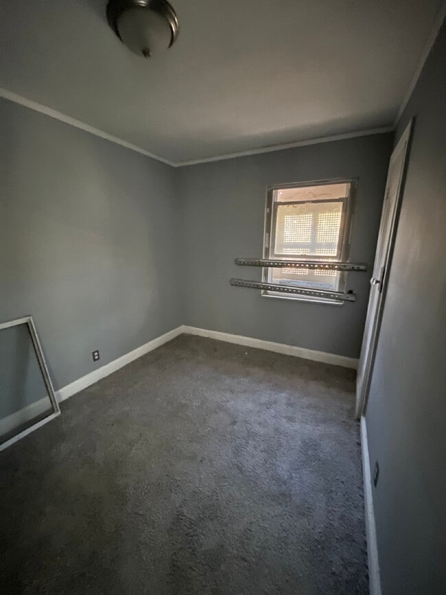 Building Photo - 10141 Roxbury St