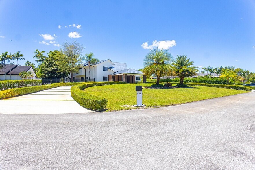 Building Photo - 10506 SW 89th Pl