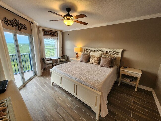 Building Photo - Beautiful Ocean Walk Condo Available April...