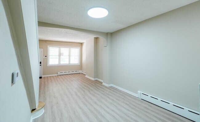 Building Photo - 2109 S 67th St