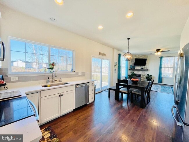 Building Photo - 73 Wellspring Dr