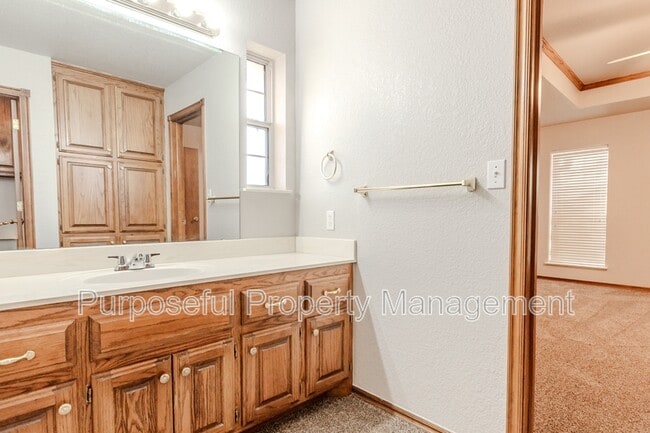 Building Photo - 607 Bob White Dr