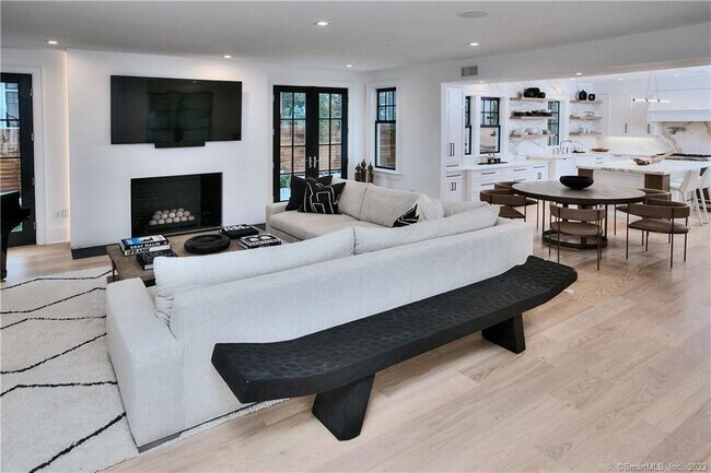 Building Photo - 18 Danbury Ave