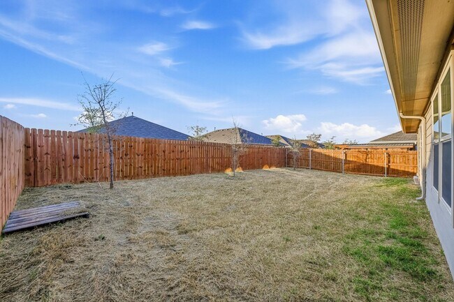 Building Photo - 4 bedroom home in Springtown, Texas