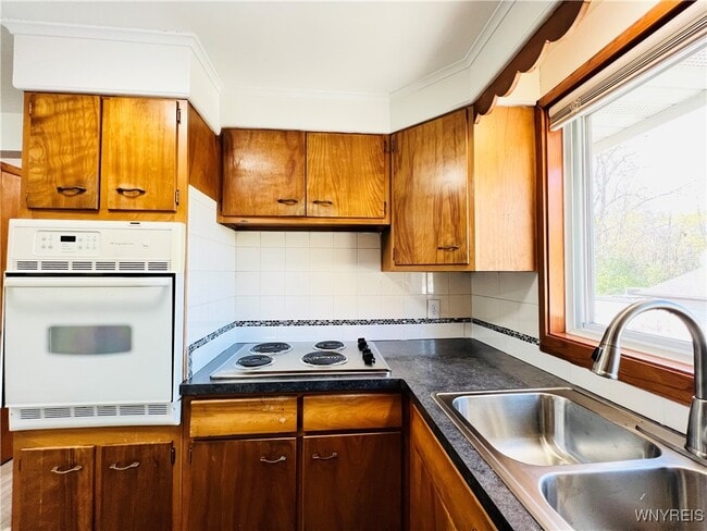 Building Photo - 1199 Center Rd