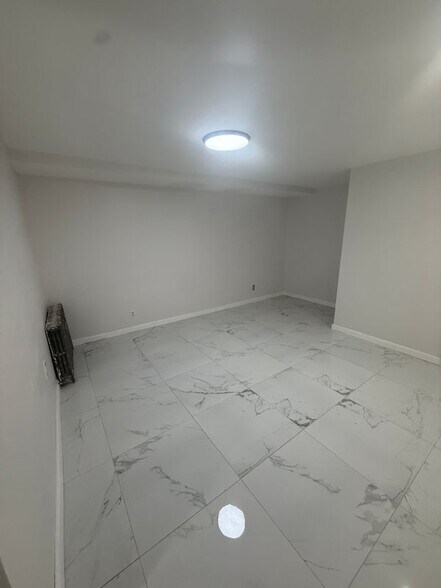 Building Photo - 61 Forest Rd