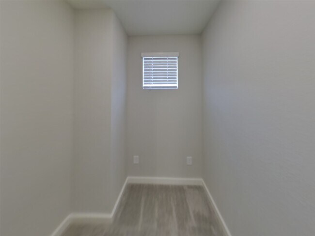 Building Photo - 9835 Willow Creek Commerce Dr