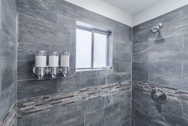 Building Photo - Move-In Ready, Fully Furnished Condo – Prime Strip Location