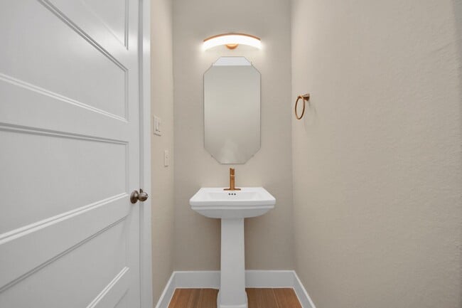 Building Photo - 2003 Marthoman Drive