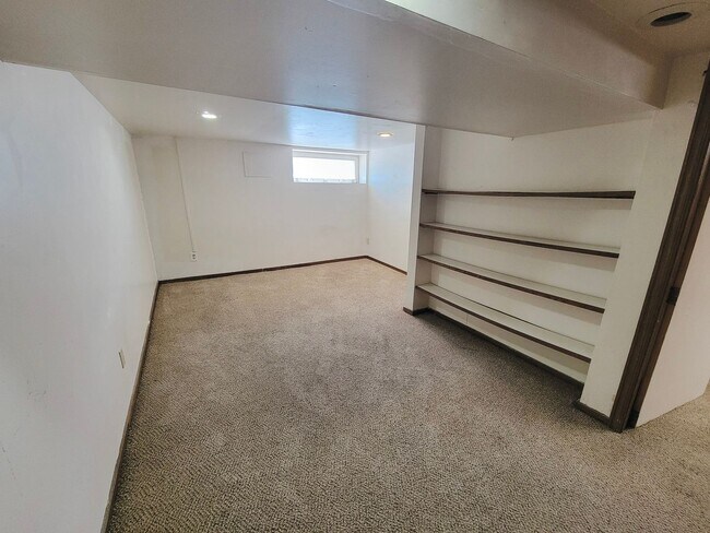 Building Photo - 2 bedroom 1 bath Berkley Apartment for rent