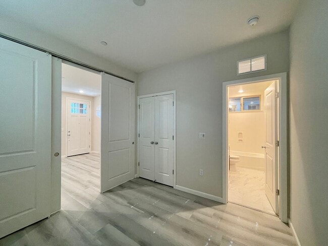 Building Photo - 1 Bedroom, 1 Bath Condo, End Unit, Convenient Napa Location