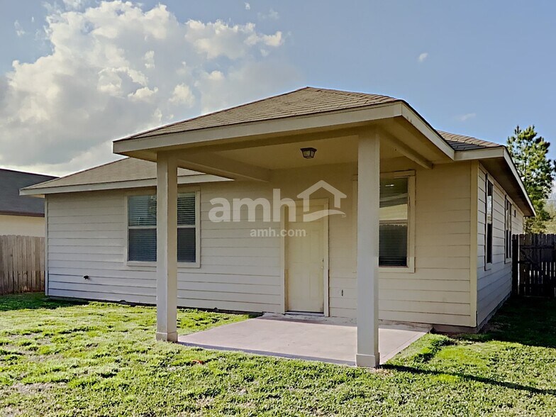 Building Photo - 2324 Shady Tree Ln