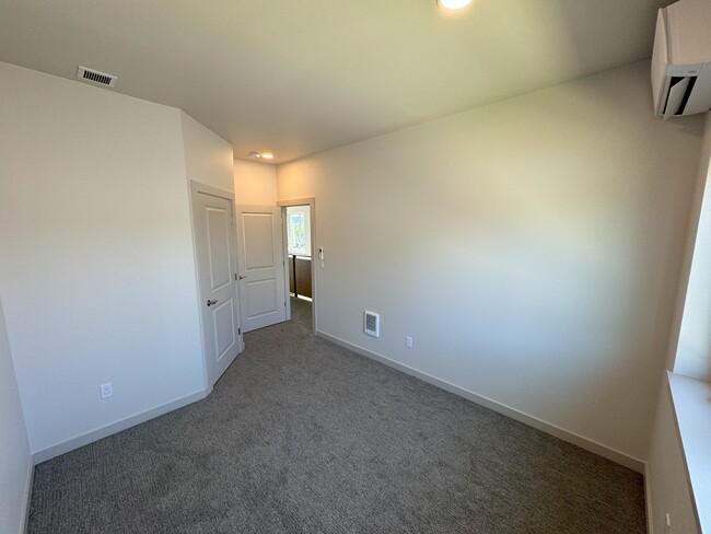 Building Photo - 801 N 16th Ave