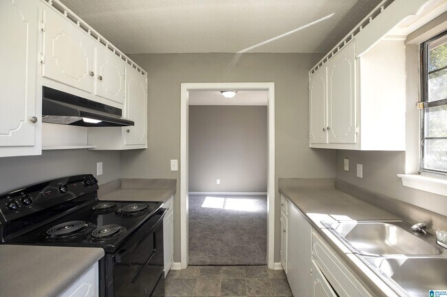 Building Photo - 2392 Zinnia Dr
