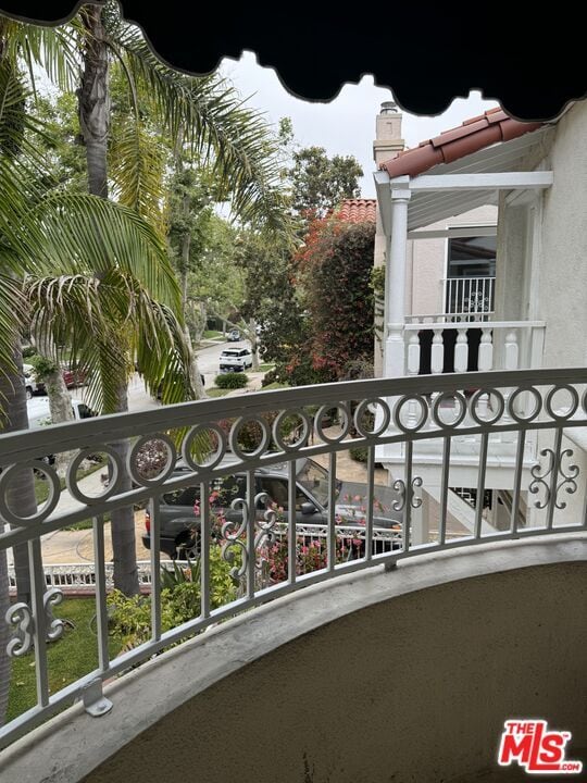 Building Photo - 122 N Orange Dr