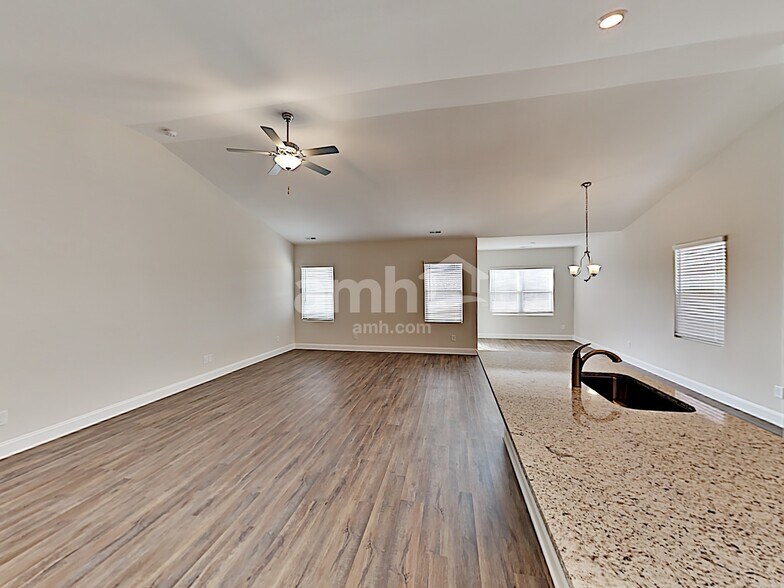 Building Photo - 160 Legacy Dr