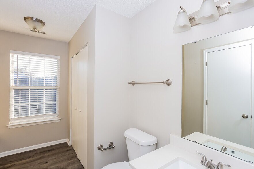 Building Photo - 427 Amhurst St SW