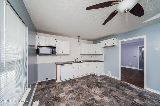 Building Photo - 249 Drake Dr