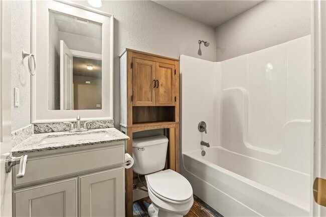 Building Photo - 3205 SW Riverstone Ave
