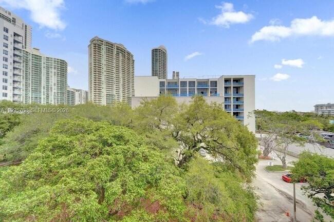 Building Photo - 520 SE 5 Ave