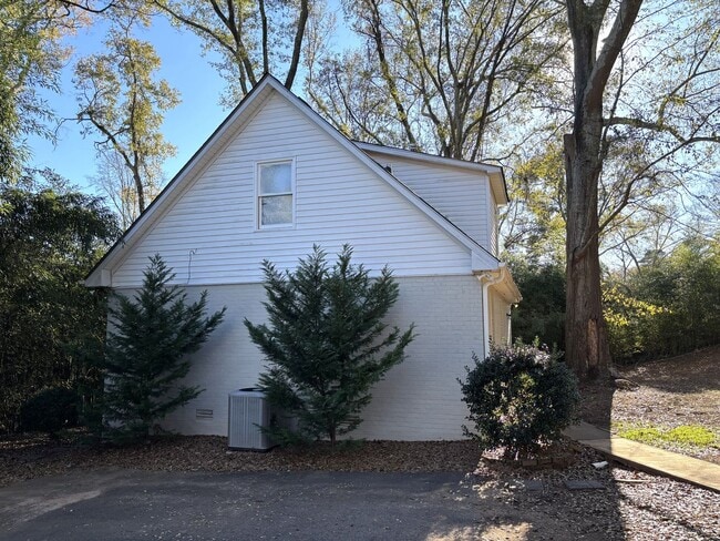 Building Photo - Five Points 3br - Fall 2026 Prelease