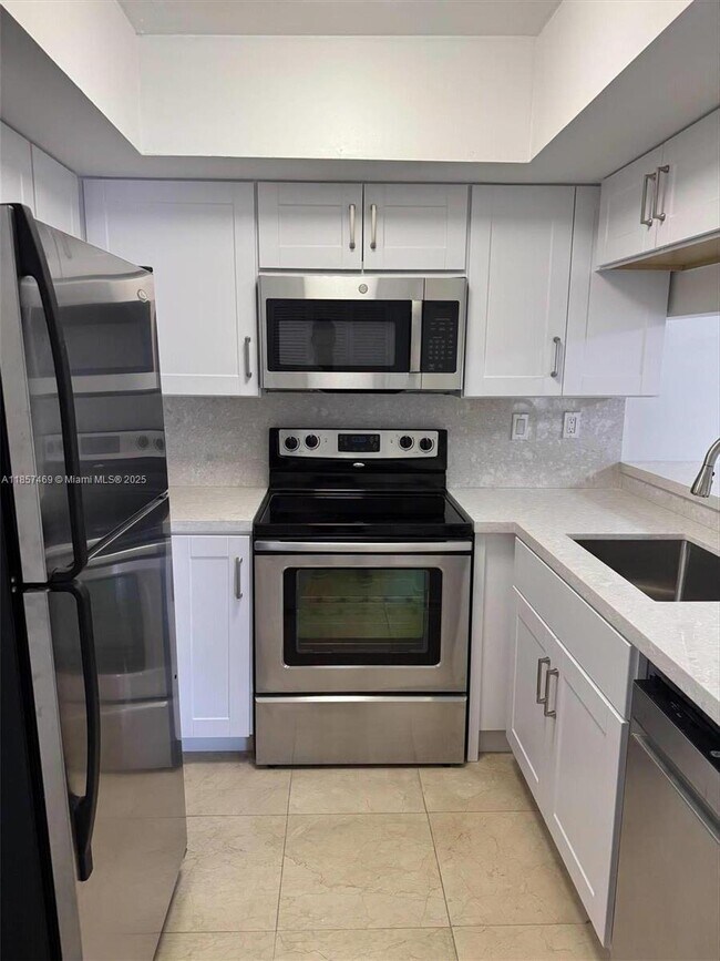 Building Photo - 8999 SW 123rd Ct