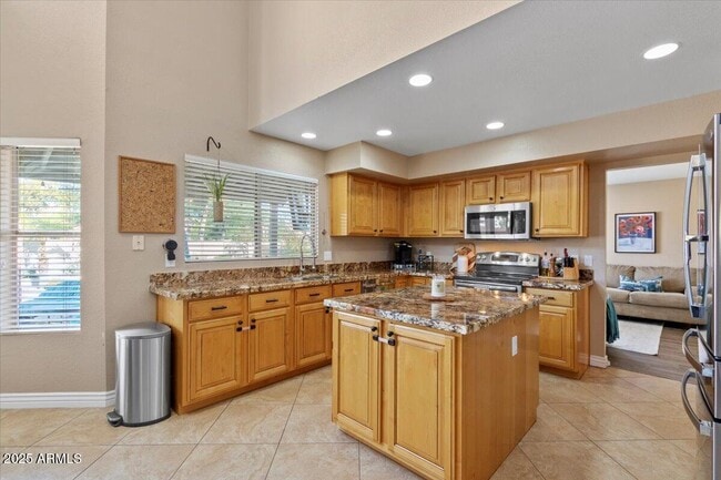 Building Photo - 6776 W Tonto Dr
