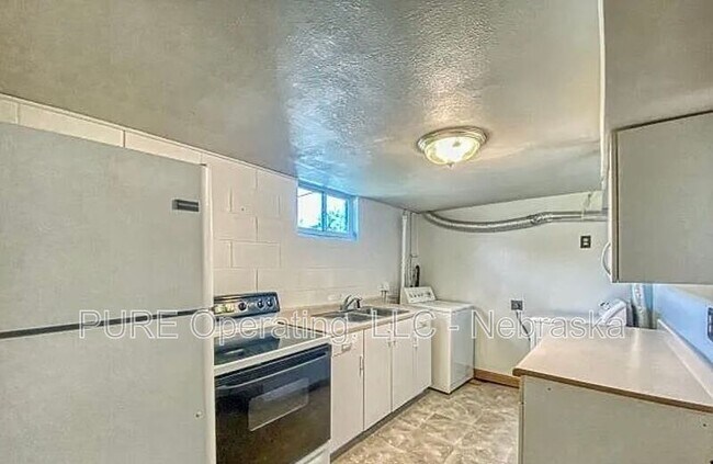Building Photo - 14148 Orchard Ave