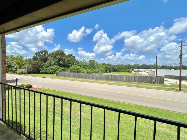 Building Photo - 400 W South Town Dr