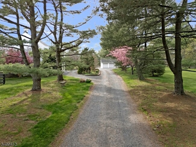 Building Photo - 423 Country Club Rd