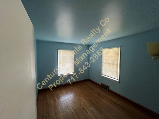 Building Photo - Lovely 3 Bedroom 1 bath all One Level Home...