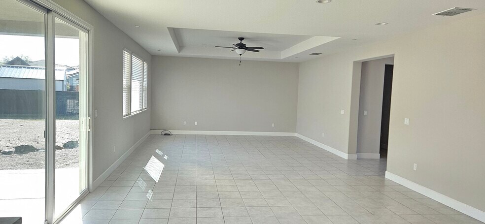 Building Photo - 589 Paseo Verde Dr