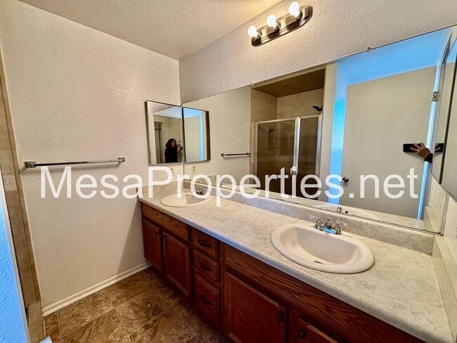 Building Photo - 14216 Brentwood Dr