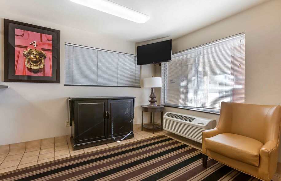 Building Photo - Furnished Studio-Albuquerque - Airport