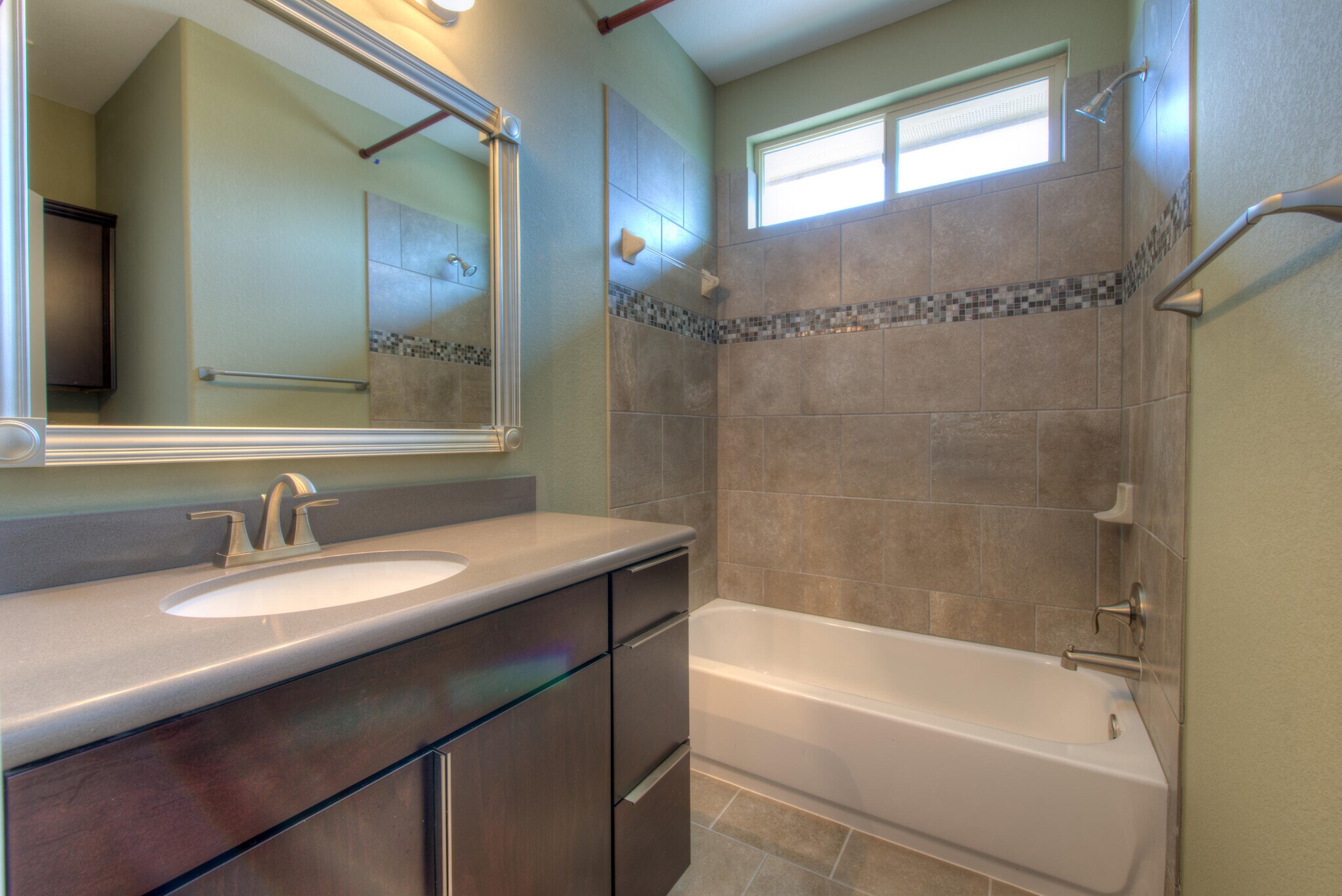 Building Photo - 405 S Meadowlark St