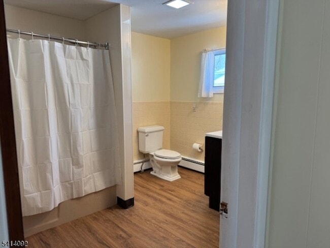 Building Photo - 44 Oak St