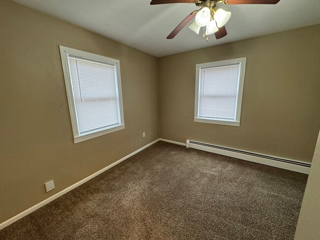 Building Photo - 3-Bedroom Home in Moline – Prime Location ...