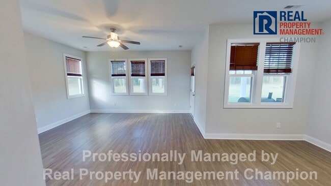 Building Photo - Beautiful Home in Hampstead on Spacious Lot